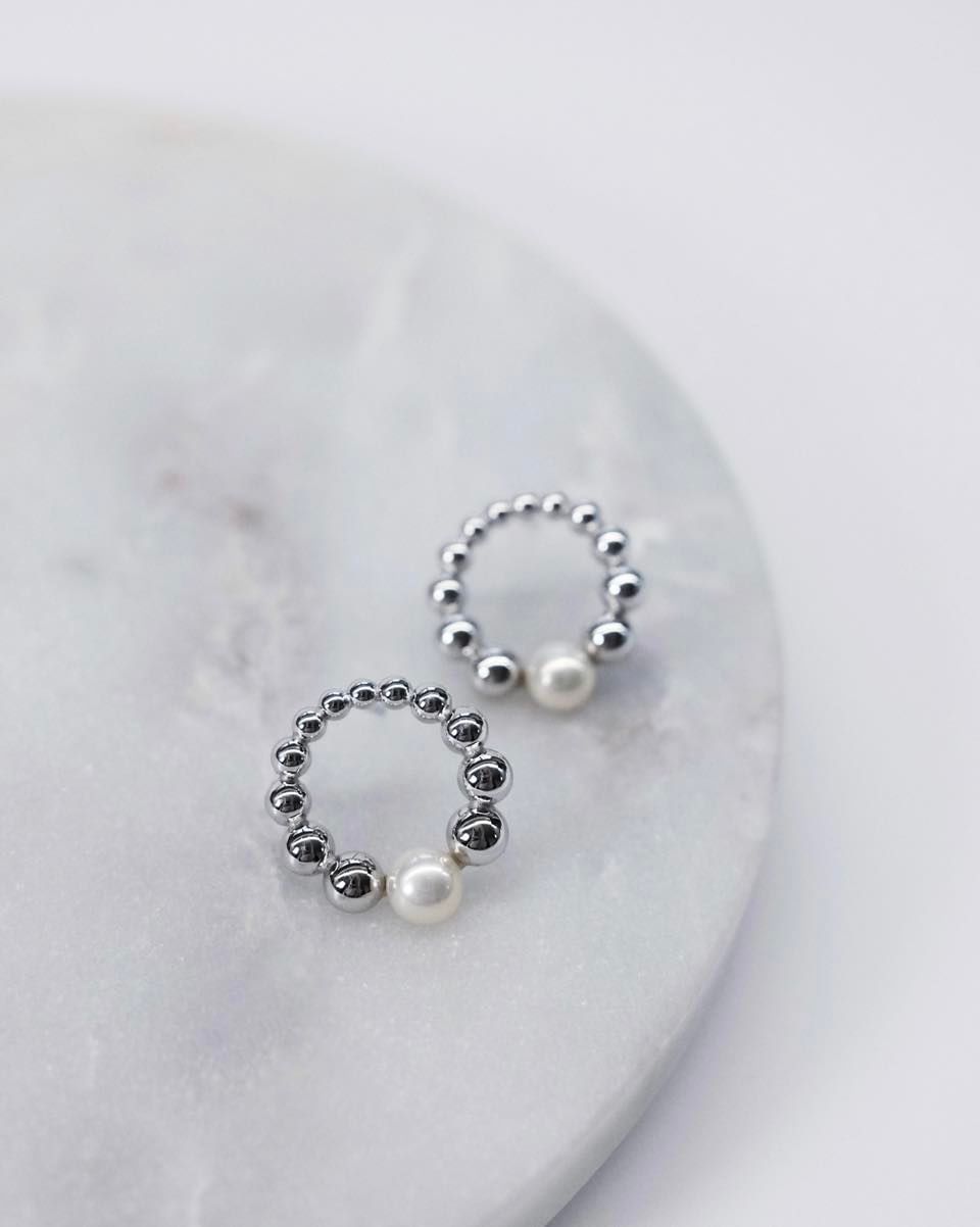 Pendientes de plata de ley 925 con baño de rodio y perla de agua dulce - Gaura Pearls - Imagen 5