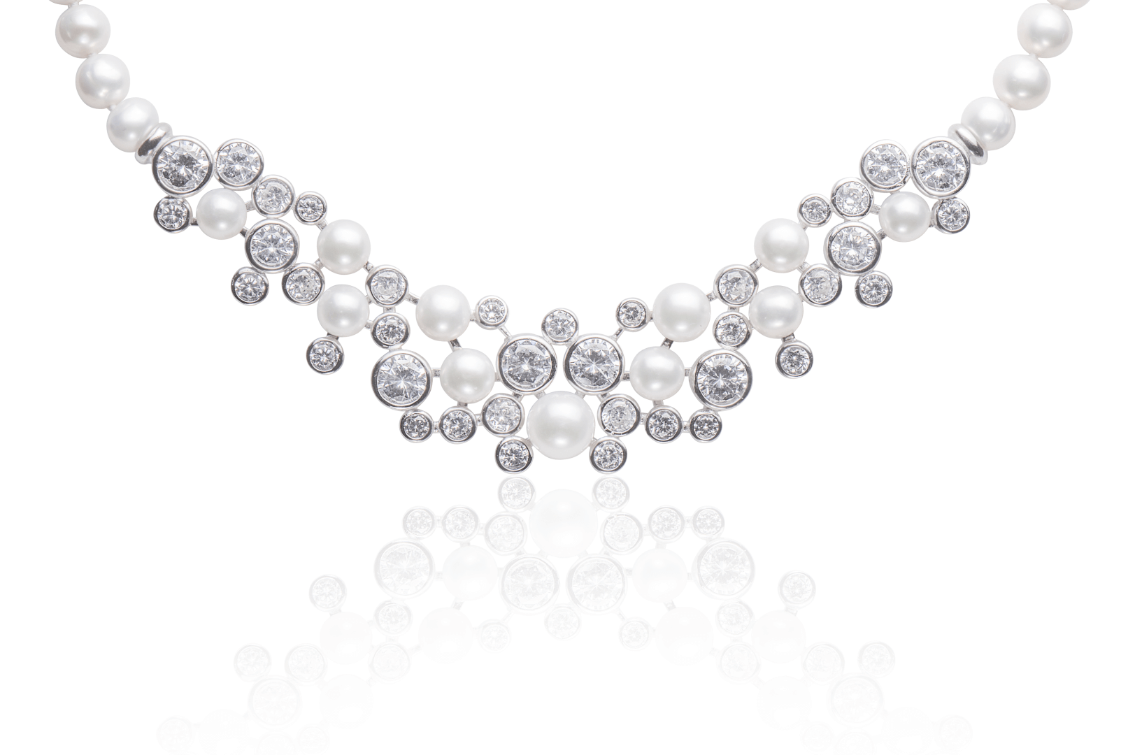 Collar de perlas de agua dulce con cristales de circonita en plata de ley 925 rodiada – Gaura Luxury