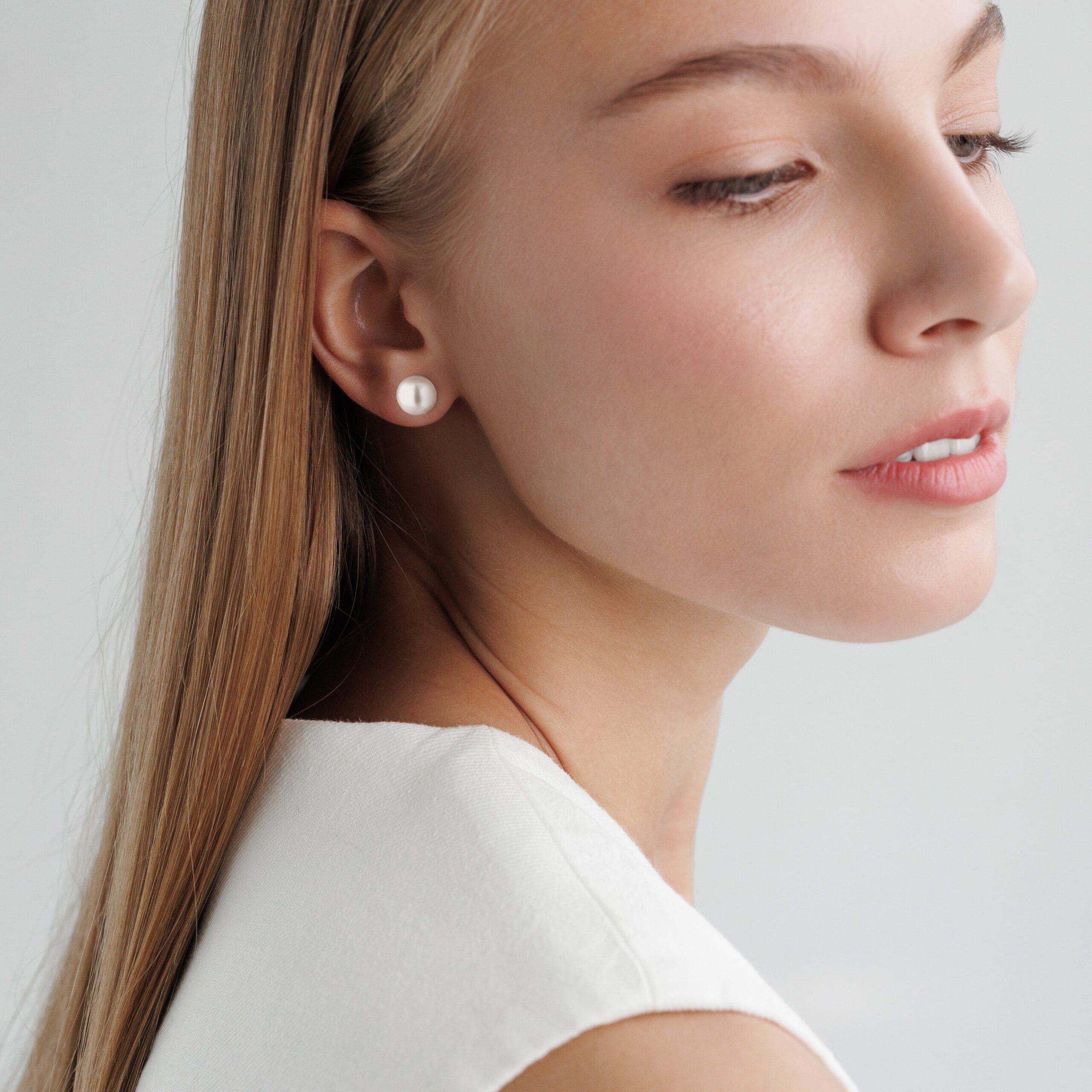 Pendientes con perlas de agua dulce de 9 mm en plata de ley 925 con baño de rodio – Gaura Pearls - Imagen 5