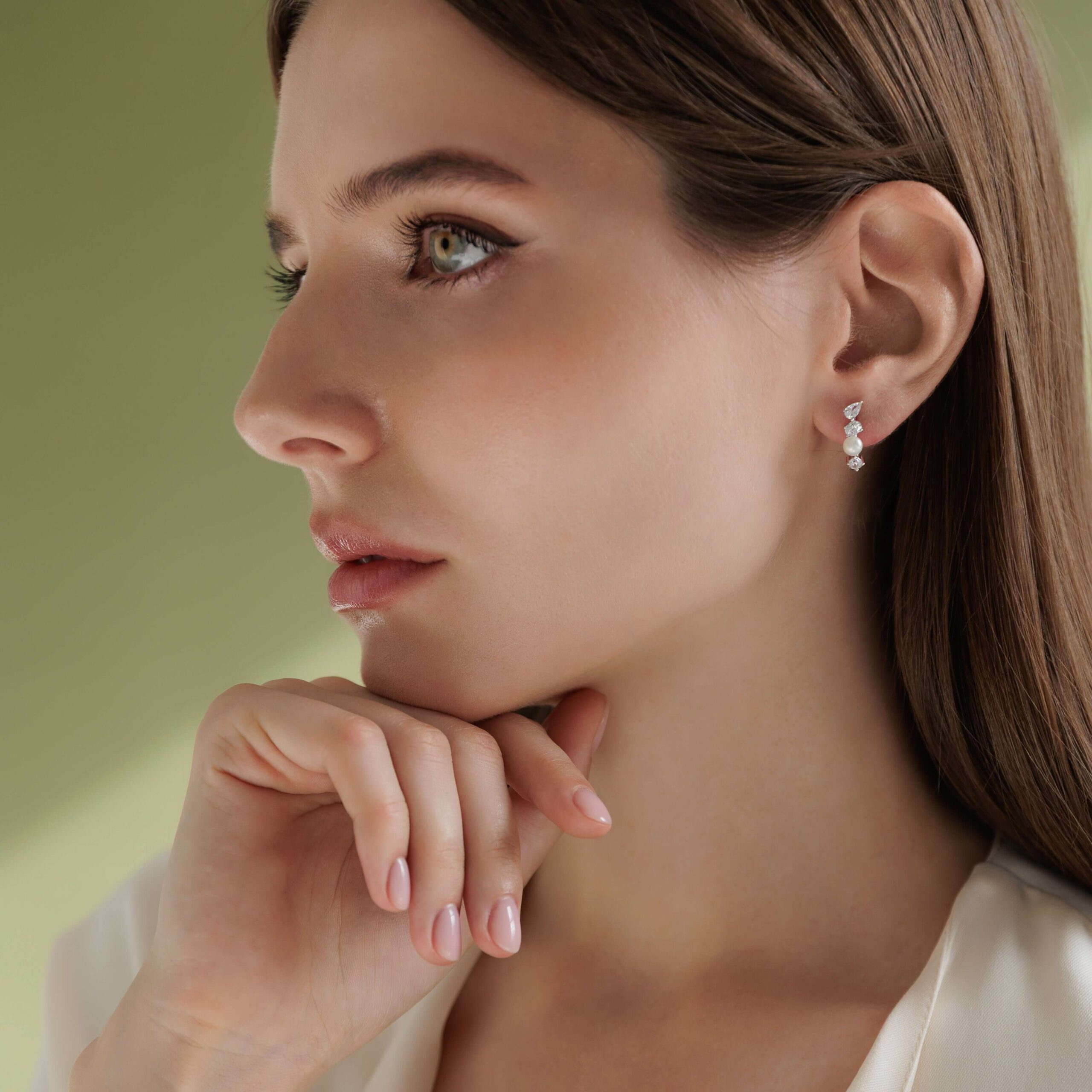 Pendientes de plata de ley 925 con baño de rodio, perla de agua dulce y circonita - Gaura Pearls - Imagen 2